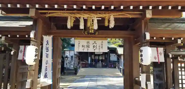 小岩神社の山門・神門