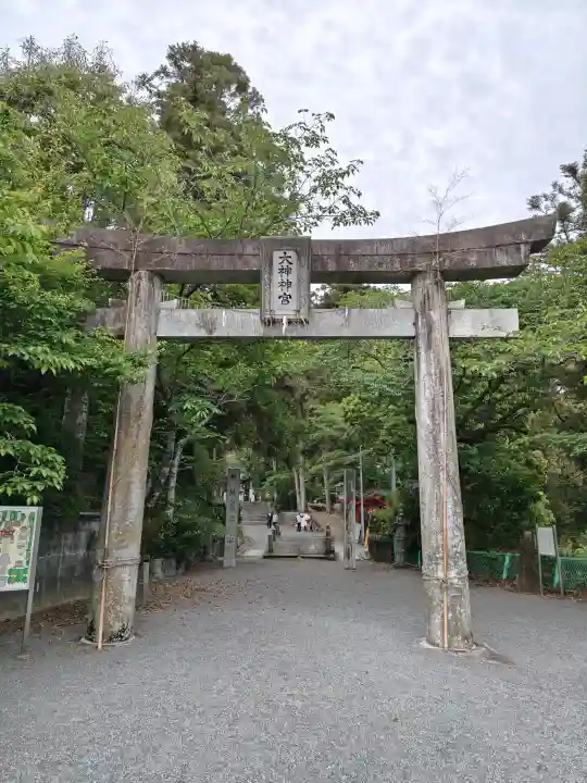 大己貴神社の{uncategorized: "未分類", other: "その他", undefined: "問題あり", building: "その他建物", grave: "お墓", sacred_gate: "鳥居", guardian: "狛犬", statue: "像", buddha: "仏像", history: "歴史", nature: "自然", garden: "庭園", animal: "動物", pagoda: "塔", temizu: "手水舎", mountain_gate: "山門・神門", sanctuary: "本殿・本堂", subordinate: "末社・摂社", art: "芸術", scenery: "景色", jizo: "地蔵", ema: "絵馬", goshuin: "御朱印", omikuji: "おみくじ", items: "授与品その他", amulet: "お守り", goshuincho: "御朱印帳", eats: "食事", festival: "お祭り", votive_dance: "神楽", shichigosan: "七五三参", wedding: "結婚式", experience: "体験その他", initially: "初詣", around: "周辺", anti_infection: "感染症対策"}