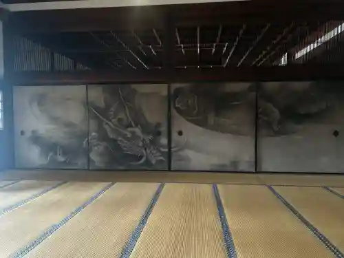 建仁寺（建仁禅寺）の{uncategorized: "未分類", other: "その他", undefined: "問題あり", building: "その他建物", grave: "お墓", sacred_gate: "鳥居", guardian: "狛犬", statue: "像", buddha: "仏像", history: "歴史", nature: "自然", garden: "庭園", animal: "動物", pagoda: "塔", temizu: "手水舎", mountain_gate: "山門・神門", sanctuary: "本殿・本堂", subordinate: "末社・摂社", art: "芸術", scenery: "景色", jizo: "地蔵", ema: "絵馬", goshuin: "御朱印", omikuji: "おみくじ", items: "授与品その他", amulet: "お守り", goshuincho: "御朱印帳", eats: "食事", festival: "お祭り", votive_dance: "神楽", shichigosan: "七五三参", wedding: "結婚式", experience: "体験その他", initially: "初詣", around: "周辺", anti_infection: "感染症対策"}