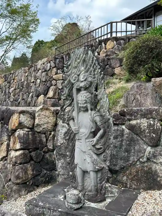 明王寺の{uncategorized: "未分類", other: "その他", undefined: "問題あり", building: "その他建物", grave: "お墓", sacred_gate: "鳥居", guardian: "狛犬", statue: "像", buddha: "仏像", history: "歴史", nature: "自然", garden: "庭園", animal: "動物", pagoda: "塔", temizu: "手水舎", mountain_gate: "山門・神門", sanctuary: "本殿・本堂", subordinate: "末社・摂社", art: "芸術", scenery: "景色", jizo: "地蔵", ema: "絵馬", goshuin: "御朱印", omikuji: "おみくじ", items: "授与品その他", amulet: "お守り", goshuincho: "御朱印帳", eats: "食事", festival: "お祭り", votive_dance: "神楽", shichigosan: "七五三参", wedding: "結婚式", experience: "体験その他", initially: "初詣", around: "周辺", anti_infection: "感染症対策"}