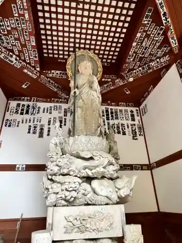 金昌寺の{uncategorized: "未分類", other: "その他", undefined: "問題あり", building: "その他建物", grave: "お墓", sacred_gate: "鳥居", guardian: "狛犬", statue: "像", buddha: "仏像", history: "歴史", nature: "自然", garden: "庭園", animal: "動物", pagoda: "塔", temizu: "手水舎", mountain_gate: "山門・神門", sanctuary: "本殿・本堂", subordinate: "末社・摂社", art: "芸術", scenery: "景色", jizo: "地蔵", ema: "絵馬", goshuin: "御朱印", omikuji: "おみくじ", items: "授与品その他", amulet: "お守り", goshuincho: "御朱印帳", eats: "食事", festival: "お祭り", votive_dance: "神楽", shichigosan: "七五三参", wedding: "結婚式", experience: "体験その他", initially: "初詣", around: "周辺", anti_infection: "感染症対策"}