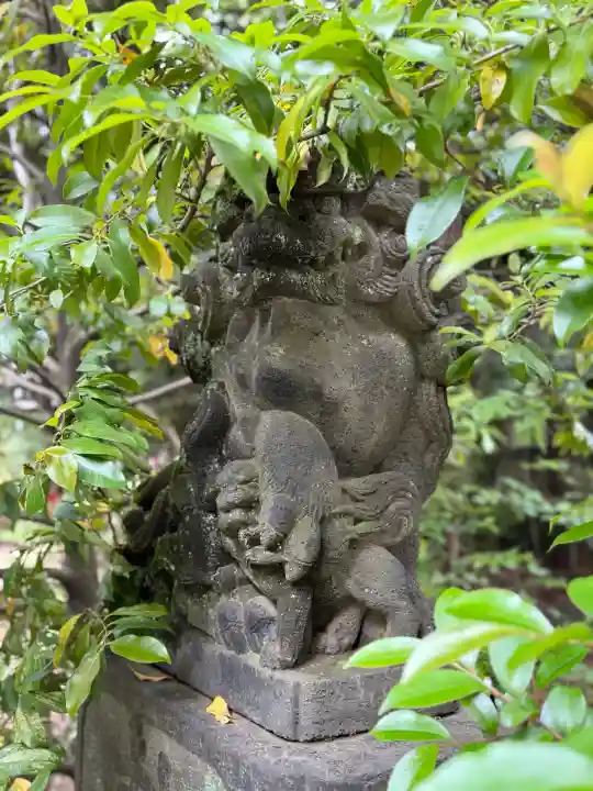 赤坂氷川神社の{uncategorized: "未分類", other: "その他", undefined: "問題あり", building: "その他建物", grave: "お墓", sacred_gate: "鳥居", guardian: "狛犬", statue: "像", buddha: "仏像", history: "歴史", nature: "自然", garden: "庭園", animal: "動物", pagoda: "塔", temizu: "手水舎", mountain_gate: "山門・神門", sanctuary: "本殿・本堂", subordinate: "末社・摂社", art: "芸術", scenery: "景色", jizo: "地蔵", ema: "絵馬", goshuin: "御朱印", omikuji: "おみくじ", items: "授与品その他", amulet: "お守り", goshuincho: "御朱印帳", eats: "食事", festival: "お祭り", votive_dance: "神楽", shichigosan: "七五三参", wedding: "結婚式", experience: "体験その他", initially: "初詣", around: "周辺", anti_infection: "感染症対策"}