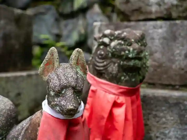 伏見稲荷大社の{uncategorized: "未分類", other: "その他", undefined: "問題あり", building: "その他建物", grave: "お墓", sacred_gate: "鳥居", guardian: "狛犬", statue: "像", buddha: "仏像", history: "歴史", nature: "自然", garden: "庭園", animal: "動物", pagoda: "塔", temizu: "手水舎", mountain_gate: "山門・神門", sanctuary: "本殿・本堂", subordinate: "末社・摂社", art: "芸術", scenery: "景色", jizo: "地蔵", ema: "絵馬", goshuin: "御朱印", omikuji: "おみくじ", items: "授与品その他", amulet: "お守り", goshuincho: "御朱印帳", eats: "食事", festival: "お祭り", votive_dance: "神楽", shichigosan: "七五三参", wedding: "結婚式", experience: "体験その他", initially: "初詣", around: "周辺", anti_infection: "感染症対策"}