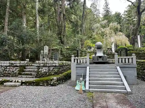 久遠寺御廟所(山梨県)