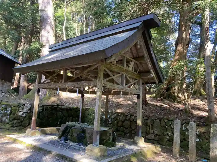 元伊勢内宮 皇大神社の{uncategorized: "未分類", other: "その他", undefined: "問題あり", building: "その他建物", grave: "お墓", sacred_gate: "鳥居", guardian: "狛犬", statue: "像", buddha: "仏像", history: "歴史", nature: "自然", garden: "庭園", animal: "動物", pagoda: "塔", temizu: "手水舎", mountain_gate: "山門・神門", sanctuary: "本殿・本堂", subordinate: "末社・摂社", art: "芸術", scenery: "景色", jizo: "地蔵", ema: "絵馬", goshuin: "御朱印", omikuji: "おみくじ", items: "授与品その他", amulet: "お守り", goshuincho: "御朱印帳", eats: "食事", festival: "お祭り", votive_dance: "神楽", shichigosan: "七五三参", wedding: "結婚式", experience: "体験その他", initially: "初詣", around: "周辺", anti_infection: "感染症対策"}