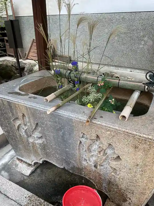 新羅神社の手水舎