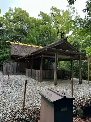 月讀宮（皇大神宮別宮）の{uncategorized: "未分類", other: "その他", undefined: "問題あり", building: "その他建物", grave: "お墓", sacred_gate: "鳥居", guardian: "狛犬", statue: "像", buddha: "仏像", history: "歴史", nature: "自然", garden: "庭園", animal: "動物", pagoda: "塔", temizu: "手水舎", mountain_gate: "山門・神門", sanctuary: "本殿・本堂", subordinate: "末社・摂社", art: "芸術", scenery: "景色", jizo: "地蔵", ema: "絵馬", goshuin: "御朱印", omikuji: "おみくじ", items: "授与品その他", amulet: "お守り", goshuincho: "御朱印帳", eats: "食事", festival: "お祭り", votive_dance: "神楽", shichigosan: "七五三参", wedding: "結婚式", experience: "体験その他", initially: "初詣", around: "周辺", anti_infection: "感染症対策"}