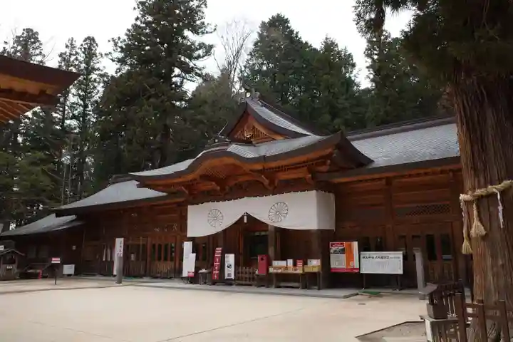 穂高神社本宮の本殿・本堂