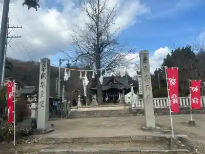 賀羅加波神社の{uncategorized: "未分類", other: "その他", undefined: "問題あり", building: "その他建物", grave: "お墓", sacred_gate: "鳥居", guardian: "狛犬", statue: "像", buddha: "仏像", history: "歴史", nature: "自然", garden: "庭園", animal: "動物", pagoda: "塔", temizu: "手水舎", mountain_gate: "山門・神門", sanctuary: "本殿・本堂", subordinate: "末社・摂社", art: "芸術", scenery: "景色", jizo: "地蔵", ema: "絵馬", goshuin: "御朱印", omikuji: "おみくじ", items: "授与品その他", amulet: "お守り", goshuincho: "御朱印帳", eats: "食事", festival: "お祭り", votive_dance: "神楽", shichigosan: "七五三参", wedding: "結婚式", experience: "体験その他", initially: "初詣", around: "周辺", anti_infection: "感染症対策"}