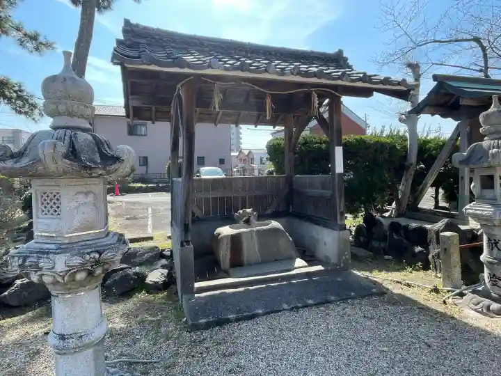 勝速日神社の{uncategorized: "未分類", other: "その他", undefined: "問題あり", building: "その他建物", grave: "お墓", sacred_gate: "鳥居", guardian: "狛犬", statue: "像", buddha: "仏像", history: "歴史", nature: "自然", garden: "庭園", animal: "動物", pagoda: "塔", temizu: "手水舎", mountain_gate: "山門・神門", sanctuary: "本殿・本堂", subordinate: "末社・摂社", art: "芸術", scenery: "景色", jizo: "地蔵", ema: "絵馬", goshuin: "御朱印", omikuji: "おみくじ", items: "授与品その他", amulet: "お守り", goshuincho: "御朱印帳", eats: "食事", festival: "お祭り", votive_dance: "神楽", shichigosan: "七五三参", wedding: "結婚式", experience: "体験その他", initially: "初詣", around: "周辺", anti_infection: "感染症対策"}