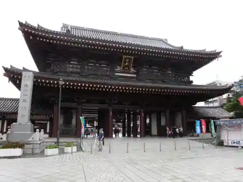 川崎大師（平間寺）の山門