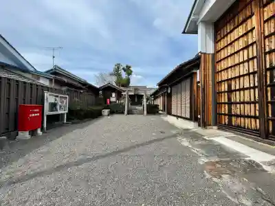 豊歳神社の{uncategorized: "未分類", other: "その他", undefined: "問題あり", building: "その他建物", grave: "お墓", sacred_gate: "鳥居", guardian: "狛犬", statue: "像", buddha: "仏像", history: "歴史", nature: "自然", garden: "庭園", animal: "動物", pagoda: "塔", temizu: "手水舎", mountain_gate: "山門・神門", sanctuary: "本殿・本堂", subordinate: "末社・摂社", art: "芸術", scenery: "景色", jizo: "地蔵", ema: "絵馬", goshuin: "御朱印", omikuji: "おみくじ", items: "授与品その他", amulet: "お守り", goshuincho: "御朱印帳", eats: "食事", festival: "お祭り", votive_dance: "神楽", shichigosan: "七五三参", wedding: "結婚式", experience: "体験その他", initially: "初詣", around: "周辺", anti_infection: "感染症対策"}