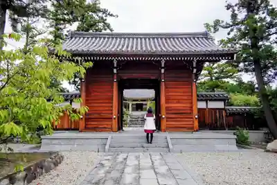 霊鷲院の山門・神門