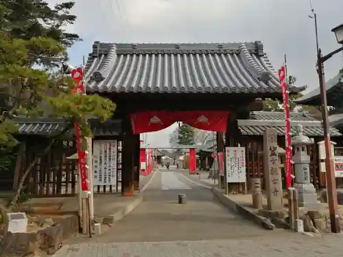 笠覆寺 (笠寺観音)の山門