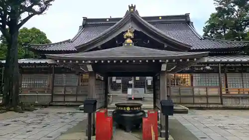 倶利迦羅不動寺山頂本堂の{uncategorized: "未分類", other: "その他", undefined: "問題あり", building: "その他建物", grave: "お墓", sacred_gate: "鳥居", guardian: "狛犬", statue: "像", buddha: "仏像", history: "歴史", nature: "自然", garden: "庭園", animal: "動物", pagoda: "塔", temizu: "手水舎", mountain_gate: "山門・神門", sanctuary: "本殿・本堂", subordinate: "末社・摂社", art: "芸術", scenery: "景色", jizo: "地蔵", ema: "絵馬", goshuin: "御朱印", omikuji: "おみくじ", items: "授与品その他", amulet: "お守り", goshuincho: "御朱印帳", eats: "食事", festival: "お祭り", votive_dance: "神楽", shichigosan: "七五三参", wedding: "結婚式", experience: "体験その他", initially: "初詣", around: "周辺", anti_infection: "感染症対策"}
