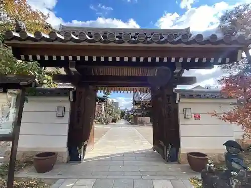 常念寺の山門