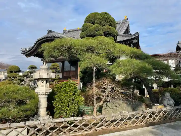眞隆寺の{uncategorized: "未分類", other: "その他", undefined: "問題あり", building: "その他建物", grave: "お墓", sacred_gate: "鳥居", guardian: "狛犬", statue: "像", buddha: "仏像", history: "歴史", nature: "自然", garden: "庭園", animal: "動物", pagoda: "塔", temizu: "手水舎", mountain_gate: "山門・神門", sanctuary: "本殿・本堂", subordinate: "末社・摂社", art: "芸術", scenery: "景色", jizo: "地蔵", ema: "絵馬", goshuin: "御朱印", omikuji: "おみくじ", items: "授与品その他", amulet: "お守り", goshuincho: "御朱印帳", eats: "食事", festival: "お祭り", votive_dance: "神楽", shichigosan: "七五三参", wedding: "結婚式", experience: "体験その他", initially: "初詣", around: "周辺", anti_infection: "感染症対策"}