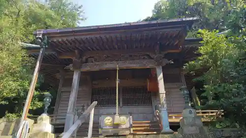 新井神社の本殿・本堂