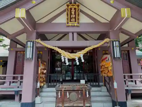 三吉神社の本殿