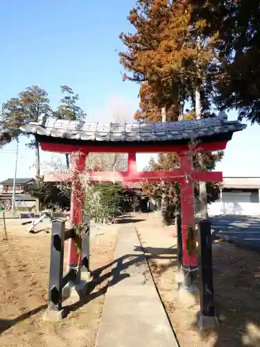 諏訪神社の{uncategorized: "未分類", other: "その他", undefined: "問題あり", building: "その他建物", grave: "お墓", sacred_gate: "鳥居", guardian: "狛犬", statue: "像", buddha: "仏像", history: "歴史", nature: "自然", garden: "庭園", animal: "動物", pagoda: "塔", temizu: "手水舎", mountain_gate: "山門・神門", sanctuary: "本殿・本堂", subordinate: "末社・摂社", art: "芸術", scenery: "景色", jizo: "地蔵", ema: "絵馬", goshuin: "御朱印", omikuji: "おみくじ", items: "授与品その他", amulet: "お守り", goshuincho: "御朱印帳", eats: "食事", festival: "お祭り", votive_dance: "神楽", shichigosan: "七五三参", wedding: "結婚式", experience: "体験その他", initially: "初詣", around: "周辺", anti_infection: "感染症対策"}