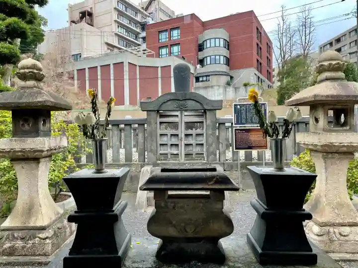 妙極院の{uncategorized: "未分類", other: "その他", undefined: "問題あり", building: "その他建物", grave: "お墓", sacred_gate: "鳥居", guardian: "狛犬", statue: "像", buddha: "仏像", history: "歴史", nature: "自然", garden: "庭園", animal: "動物", pagoda: "塔", temizu: "手水舎", mountain_gate: "山門・神門", sanctuary: "本殿・本堂", subordinate: "末社・摂社", art: "芸術", scenery: "景色", jizo: "地蔵", ema: "絵馬", goshuin: "御朱印", omikuji: "おみくじ", items: "授与品その他", amulet: "お守り", goshuincho: "御朱印帳", eats: "食事", festival: "お祭り", votive_dance: "神楽", shichigosan: "七五三参", wedding: "結婚式", experience: "体験その他", initially: "初詣", around: "周辺", anti_infection: "感染症対策"}