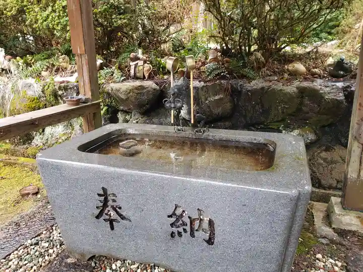 日雲神社の手水舎