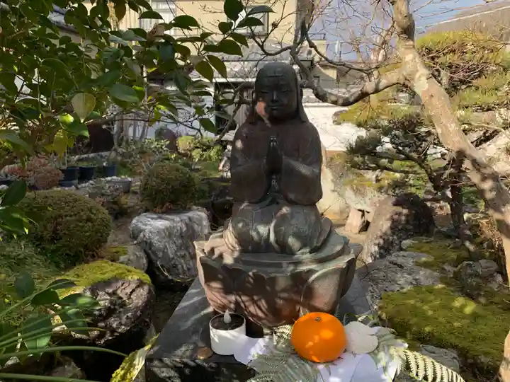 神谷山持明院の像