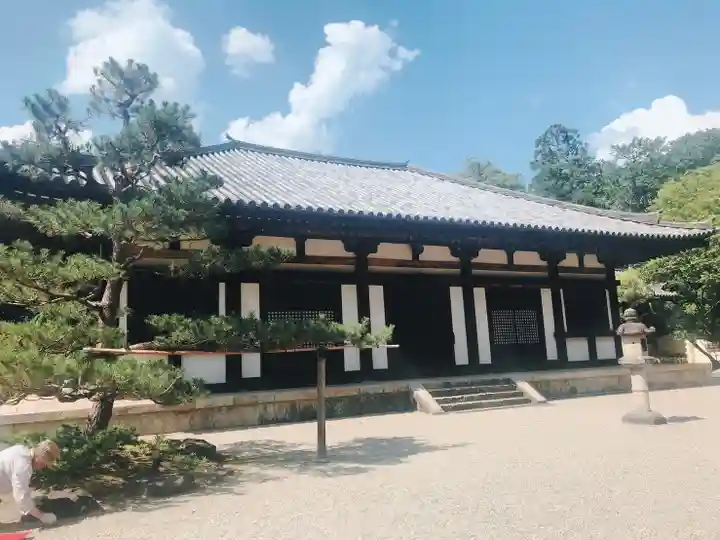 秋篠寺の本殿・本堂