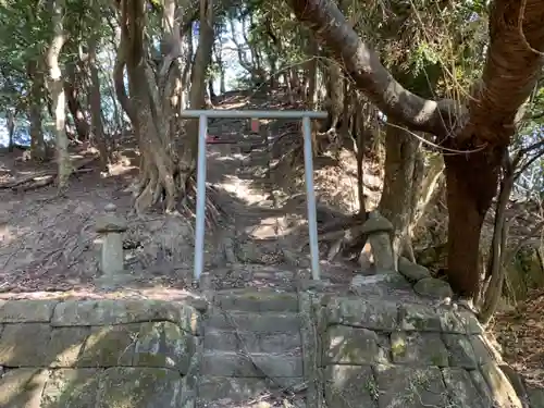 神社（名称不明）の鳥居