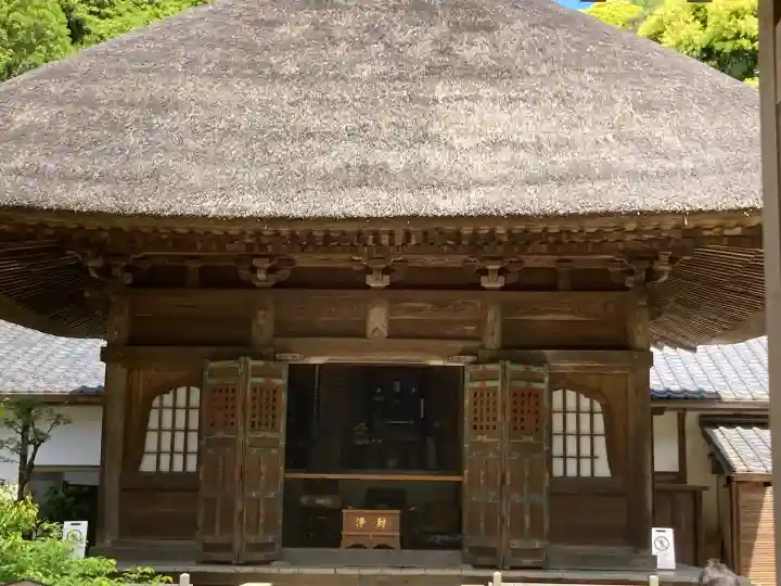 円覚寺の{uncategorized: "未分類", other: "その他", undefined: "問題あり", building: "その他建物", grave: "お墓", sacred_gate: "鳥居", guardian: "狛犬", statue: "像", buddha: "仏像", history: "歴史", nature: "自然", garden: "庭園", animal: "動物", pagoda: "塔", temizu: "手水舎", mountain_gate: "山門・神門", sanctuary: "本殿・本堂", subordinate: "末社・摂社", art: "芸術", scenery: "景色", jizo: "地蔵", ema: "絵馬", goshuin: "御朱印", omikuji: "おみくじ", items: "授与品その他", amulet: "お守り", goshuincho: "御朱印帳", eats: "食事", festival: "お祭り", votive_dance: "神楽", shichigosan: "七五三参", wedding: "結婚式", experience: "体験その他", initially: "初詣", around: "周辺", anti_infection: "感染症対策"}
