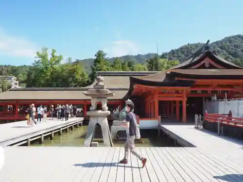 厳島神社の本殿