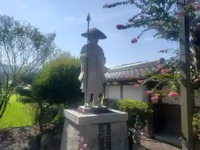 敬恩寺の像