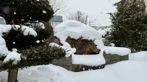 一本栗地主神社の{uncategorized: "未分類", other: "その他", undefined: "問題あり", building: "その他建物", grave: "お墓", sacred_gate: "鳥居", guardian: "狛犬", statue: "像", buddha: "仏像", history: "歴史", nature: "自然", garden: "庭園", animal: "動物", pagoda: "塔", temizu: "手水舎", mountain_gate: "山門・神門", sanctuary: "本殿・本堂", subordinate: "末社・摂社", art: "芸術", scenery: "景色", jizo: "地蔵", ema: "絵馬", goshuin: "御朱印", omikuji: "おみくじ", items: "授与品その他", amulet: "お守り", goshuincho: "御朱印帳", eats: "食事", festival: "お祭り", votive_dance: "神楽", shichigosan: "七五三参", wedding: "結婚式", experience: "体験その他", initially: "初詣", around: "周辺", anti_infection: "感染症対策"}
