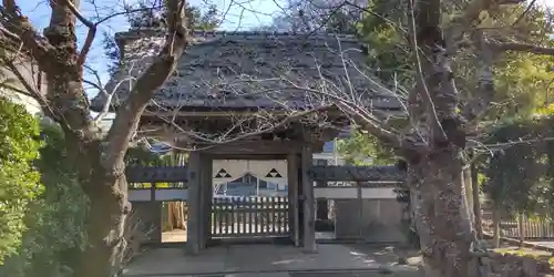 極楽寺（霊鷲山感應院極楽律寺）の山門・神門