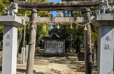 熊野社の{uncategorized: "未分類", other: "その他", undefined: "問題あり", building: "その他建物", grave: "お墓", sacred_gate: "鳥居", guardian: "狛犬", statue: "像", buddha: "仏像", history: "歴史", nature: "自然", garden: "庭園", animal: "動物", pagoda: "塔", temizu: "手水舎", mountain_gate: "山門・神門", sanctuary: "本殿・本堂", subordinate: "末社・摂社", art: "芸術", scenery: "景色", jizo: "地蔵", ema: "絵馬", goshuin: "御朱印", omikuji: "おみくじ", items: "授与品その他", amulet: "お守り", goshuincho: "御朱印帳", eats: "食事", festival: "お祭り", votive_dance: "神楽", shichigosan: "七五三参", wedding: "結婚式", experience: "体験その他", initially: "初詣", around: "周辺", anti_infection: "感染症対策"}
