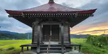 井手子育地蔵尊の本殿・本堂