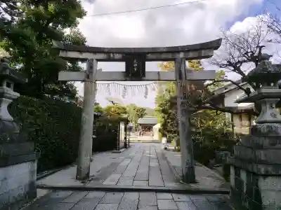 敷地神社（わら天神宮）の{uncategorized: "未分類", other: "その他", undefined: "問題あり", building: "その他建物", grave: "お墓", sacred_gate: "鳥居", guardian: "狛犬", statue: "像", buddha: "仏像", history: "歴史", nature: "自然", garden: "庭園", animal: "動物", pagoda: "塔", temizu: "手水舎", mountain_gate: "山門・神門", sanctuary: "本殿・本堂", subordinate: "末社・摂社", art: "芸術", scenery: "景色", jizo: "地蔵", ema: "絵馬", goshuin: "御朱印", omikuji: "おみくじ", items: "授与品その他", amulet: "お守り", goshuincho: "御朱印帳", eats: "食事", festival: "お祭り", votive_dance: "神楽", shichigosan: "七五三参", wedding: "結婚式", experience: "体験その他", initially: "初詣", around: "周辺", anti_infection: "感染症対策"}