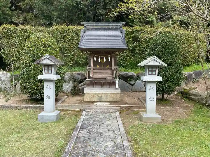 馬見岡綿向神社の{uncategorized: "未分類", other: "その他", undefined: "問題あり", building: "その他建物", grave: "お墓", sacred_gate: "鳥居", guardian: "狛犬", statue: "像", buddha: "仏像", history: "歴史", nature: "自然", garden: "庭園", animal: "動物", pagoda: "塔", temizu: "手水舎", mountain_gate: "山門・神門", sanctuary: "本殿・本堂", subordinate: "末社・摂社", art: "芸術", scenery: "景色", jizo: "地蔵", ema: "絵馬", goshuin: "御朱印", omikuji: "おみくじ", items: "授与品その他", amulet: "お守り", goshuincho: "御朱印帳", eats: "食事", festival: "お祭り", votive_dance: "神楽", shichigosan: "七五三参", wedding: "結婚式", experience: "体験その他", initially: "初詣", around: "周辺", anti_infection: "感染症対策"}