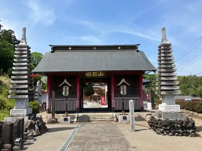 長谷寺(白岩観音)の山門