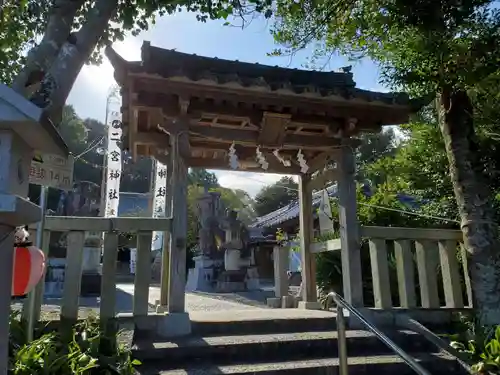 二宮神社の山門