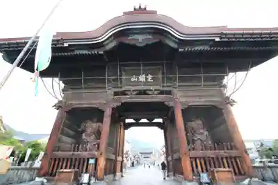 善光寺の山門・神門