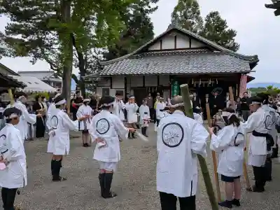 志那神社の{uncategorized: "未分類", other: "その他", undefined: "問題あり", building: "その他建物", grave: "お墓", sacred_gate: "鳥居", guardian: "狛犬", statue: "像", buddha: "仏像", history: "歴史", nature: "自然", garden: "庭園", animal: "動物", pagoda: "塔", temizu: "手水舎", mountain_gate: "山門・神門", sanctuary: "本殿・本堂", subordinate: "末社・摂社", art: "芸術", scenery: "景色", jizo: "地蔵", ema: "絵馬", goshuin: "御朱印", omikuji: "おみくじ", items: "授与品その他", amulet: "お守り", goshuincho: "御朱印帳", eats: "食事", festival: "お祭り", votive_dance: "神楽", shichigosan: "七五三参", wedding: "結婚式", experience: "体験その他", initially: "初詣", around: "周辺", anti_infection: "感染症対策"}