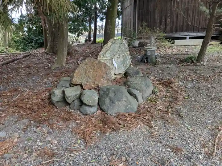 湯次神社の{uncategorized: "未分類", other: "その他", undefined: "問題あり", building: "その他建物", grave: "お墓", sacred_gate: "鳥居", guardian: "狛犬", statue: "像", buddha: "仏像", history: "歴史", nature: "自然", garden: "庭園", animal: "動物", pagoda: "塔", temizu: "手水舎", mountain_gate: "山門・神門", sanctuary: "本殿・本堂", subordinate: "末社・摂社", art: "芸術", scenery: "景色", jizo: "地蔵", ema: "絵馬", goshuin: "御朱印", omikuji: "おみくじ", items: "授与品その他", amulet: "お守り", goshuincho: "御朱印帳", eats: "食事", festival: "お祭り", votive_dance: "神楽", shichigosan: "七五三参", wedding: "結婚式", experience: "体験その他", initially: "初詣", around: "周辺", anti_infection: "感染症対策"}