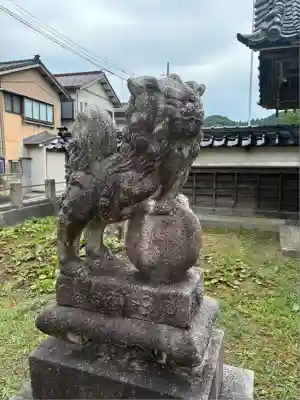 守りの神　藤基神社の狛犬