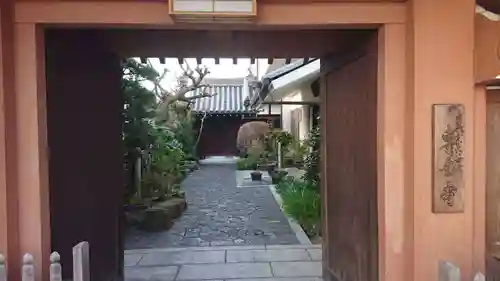 専念寺の山門