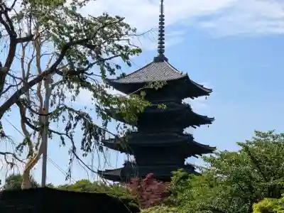 東寺（教王護国寺）の{uncategorized: "未分類", other: "その他", undefined: "問題あり", building: "その他建物", grave: "お墓", sacred_gate: "鳥居", guardian: "狛犬", statue: "像", buddha: "仏像", history: "歴史", nature: "自然", garden: "庭園", animal: "動物", pagoda: "塔", temizu: "手水舎", mountain_gate: "山門・神門", sanctuary: "本殿・本堂", subordinate: "末社・摂社", art: "芸術", scenery: "景色", jizo: "地蔵", ema: "絵馬", goshuin: "御朱印", omikuji: "おみくじ", items: "授与品その他", amulet: "お守り", goshuincho: "御朱印帳", eats: "食事", festival: "お祭り", votive_dance: "神楽", shichigosan: "七五三参", wedding: "結婚式", experience: "体験その他", initially: "初詣", around: "周辺", anti_infection: "感染症対策"}