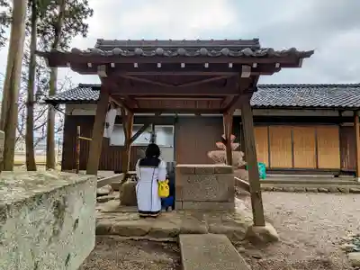 白鳥神社の手水舎