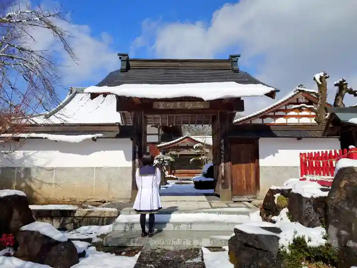 見性寺の山門・神門