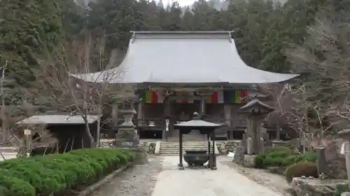 宝珠山 立石寺の本殿・本堂