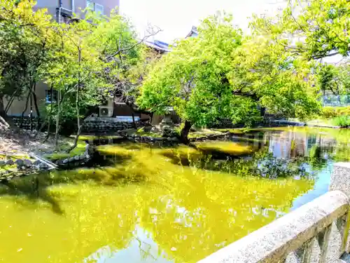 川原神社の庭園